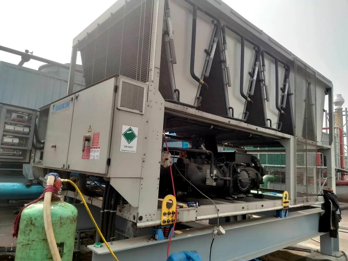 Air-cooled chiller inspection and repair
